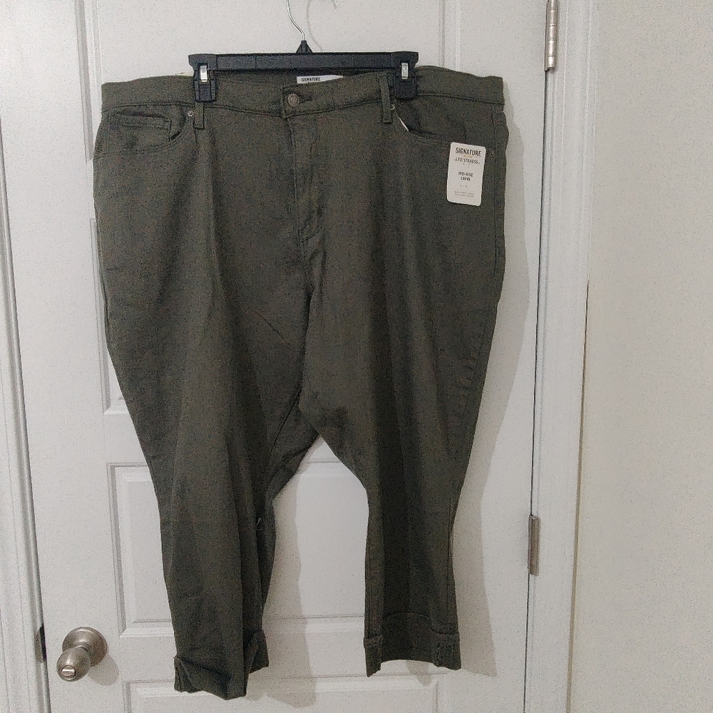 Signature By Levi Strauss Mid-Rise Capri Size 24 NWT